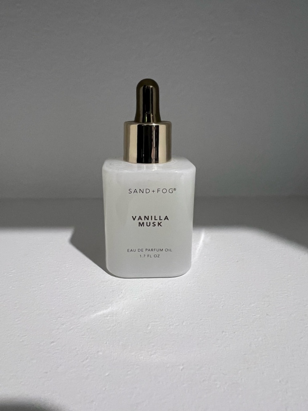 SAND+FOG Vanilla Musk Eau de Parfum Oil - White & Gold Bottle